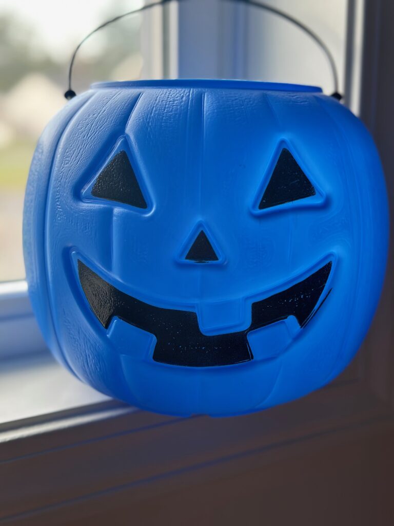 what does a blue pumpkin on halloween mean